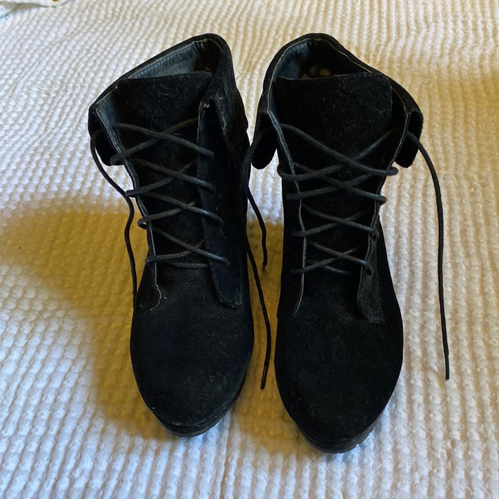 Size 8 wedge style booties